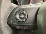 運転中、オーディオの操作をしてて、ハッとしたことはありませんか?ステアリングスイッチは、運転中でもハンドルでオーディオの操作が可能です。安全なドライブをサポートします。