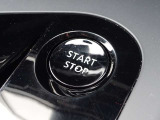【プッシュスタート】キーが車内にあれば、エンジンの始動・停止はブレーキを踏んでスイッチを押すだけ!キーを取り出す手間を省き、ワンプッシュで操作するので簡単でスムーズ!