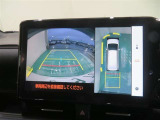 パノラミックビューモニター搭載。カメラで車両周囲の状況を映し出すため、狭い場所での駐車などに役立ちます。