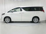 スライドドアなので通常のドアと比べて開閉にスペースをとらないので便利です♪