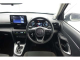 スポーティームード溢れる運転席周りですね。 クイックなドライビングに対応できるよな運転席回りになっています。 ドライブがますます楽しくなりますね!