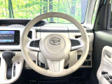 インテリアに合わせたデザインのステアリングは、運転される方のことも考え、運転しやすい形状、大きさです。是非一度、実際に触ってお確かめください。