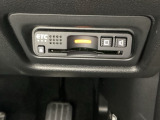 ハンドルの右下にETCがついています。高速道路の料金所の通過も楽々です!。カードの取り出しもしやすい場所についています。