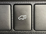 【パワーバックドア】スマートキーや運転席のボタンを押すだけでリアゲートが自動で開閉します!荷物を持っている時や、高い位置にあるバックドアを閉める際に便利な機能です♪