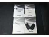 保証書・記録簿・取扱説明書と揃っております。キーの電池は新品にお取替えしてから納車させていただきますので安心してお乗りください。