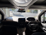 プジョー独自のi-Cockpit
