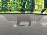 【トヨタセーフティセンス】走行中に前方の車両等を認識し、衝突しそうな時は警報とブレーキで衝突回避と被害軽減をアシスト。より安全にドライブをお楽しみいただけます。