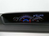 カラーヘッドアップディスプレイ付き。少ない視線移動で情報を確認できるので、運転の疲労軽減に繋がりますよ♪