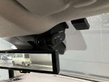 いくら安全運転をしていても、事故に巻き込まれることもあります。万が一の時に証拠として使えるフロント+車室内ドライブレコーダーがついてます♪