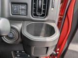運転席のドリンクホルダーです。