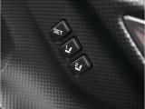 運転席のシートポジションメモリー機能は、登録済みの運転者と交代しても、シートポジションの変更の手間がかかりません。