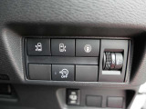 手が塞がっている時にスライドドアが自動で開けれるフットセンサー付です!
