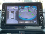 車両を上から見ているようなアラウンドビューモニターの映像をナビゲーション画面に映し出してくれるので、小さなお子様や障害物を確認できます。運転のしやすさはもちろん、事故防止にも役立ちます!