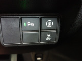 パーキングセンサーや横滑りを防ぐVSA等のスイッチ類は運転席の右側、手の届きやすい位置にあります。