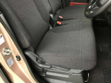 運転席シートリフター!ご自分の好きなシートポジションが取れるので運転が楽しくなりますし疲れにくいです。