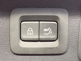 【パワーバックドア】スマートキーや運転席のボタンを押すだけでリアゲートが自動で開閉します!荷物を持っている時や、高い位置にあるバックドアを閉める際に便利な機能です♪