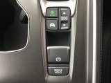 スマートな電子制御式パーキングブレーキに加え、渋滞時などでブレーキペダルから足を離しても停車を維持するオートブレーキホールド機能により、運転がより快適になります。