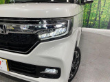 【LEDヘッドライト】悪天候や夜間走行時も良好な視界を確保し安心して運転できる高輝度LEDヘッドライトを装備!点灯速度が早く、消費電力も抑えられています。