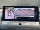 上からまる見え!アラウンドビューモニターの画像です。純正ナビに映してあります。お車を真上から見たような映像をミラーやナビ画面に映し出す事によって、車両の周囲を確認し、駐車時や発進時の運転をサポート。