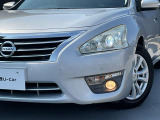 キセノンヘッドランプですね。瞬時に明るい光が夜間の運転をぐっと楽にしてくれますよ。