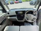 車専門のクリーニング業者にて清掃しておりますので室内は綺麗です♪