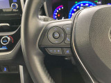 運転中、オーディオの操作をしてて、ハッとしたことはありませんか?ステアリングスイッチは、運転中でもハンドルでオーディオの操作が可能です。安全なドライブをサポートします。