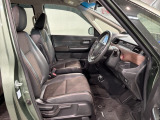 程よい硬さとホールド性が高くロングドライブも疲れにくいシートです。