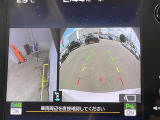 ◆【パノラミックビューモニター】クルマを真上から見下ろした視点で駐車をサポートします!死角からの障害物にいち早く気が付くことができます。