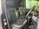 運転席シート廻りは使用感も少なく、良好な状態となっています。丁寧に使われていたことがよくわかりますね。
