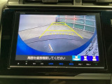 バックモニター付きで、車庫入れやバック時の後方確認をサポート。