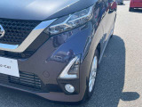 LEDヘッドランプは、白く明るいのが特徴です。フォグランプ付きです。