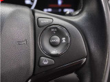 ◆アダプティブクルーズコントロール◆予め設定した車速内でクルマが自動的に加減速。前走車との適切な車間距離を維持しながら追従走行します。【LKAS】車線維持支援システムでステアリング操作を支援。