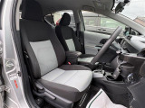 【運転席】座り心地が良いシートなので長時間の運転でも快適にお過ごしいただけます。新品のフロアマットのご注文も可能です。掲載箇所以外にご希望の写真がございましたらお気軽にお問い合わせ下さい。