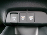 便利な充電用USBジャックと12V電源ソケットを設置しております。周辺機器の充電にご利用頂けます☆