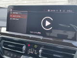 【アップルカープレイ】iPhoneがBMW車両とワイヤレスで接続されます。Apple CarPlayでは、オーディオストリーミングやメッセージングアプリがディスプレイに表示されます。