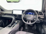 運転席まわりです。 各操作スイッチは使いやすい位置に配置されてます。