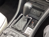 アクセルペダルを踏み込む量や速さに応じて変速パターンをし、人馬一体の運転感覚を発揮してくれる6速オートマ!