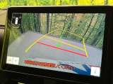【バックカメラ】駐車時に後方がリアルタイム映像で確認できます。大型商業施設や立体駐車場での駐車時や、夜間のバック時に大活躍!運転スキルに関わらず、今や必須となった装備のひとつです!