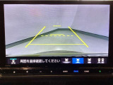 【バックカメラ】運転が苦手な方も車庫入れラクラクです!ギアをリバースに入れれば自動的に切り換わりますので、面倒な操作は不要です♪狭い駐車場もお車を傷つけず安心ですね!