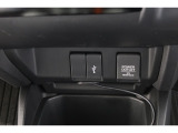 スマートフォンなどの音楽再生が可能なUSB接続ジャック装備車両です♪♪♪
