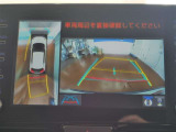 【全周囲カメラ】まるで上から車を見ている様に移ります☆縦列駐車や幅寄せ時に大活躍♪