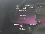低走行車両入庫!レイアウトはステアリングスイッチで切り替えでき運転に集中しながら必要な情報を瞬時に得ることが可能です。