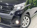 【LEDヘッドライト】悪天候や夜間走行時も良好な視界を確保し安心して運転できる高輝度LEDヘッドライトを装備!点灯速度が早く、消費電力も抑えられています。