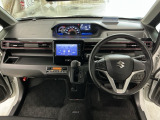 【前方視界】開放的な前方視界!運転がしやすく疲れにくいです♪窓が大きく、見通しがとっても良いおクルマですよ♪