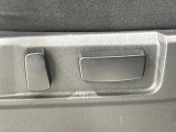 【パワーシート】スイッチ一つで簡単にシートの微調整が可能!電動だから力もいりません!快適なシートポジションにセットして、快適なドライブをお楽しみください。