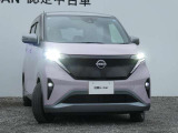 アダプティブLEDヘッドライト。フロントカメラで前方の状況を検知し対向車や先行車に眩しい思いをさせることなく必要なところだけを遠くまで照射します。オプションのLEDフォグランプ付きです。