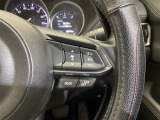 【マツダ・レーダー・クルーズ・コントロール(MRCC)】先行車との速度差や車間距離を認識し、設定した車速内で車間距離を自動で調整・維持することで、高速道路などでドライバーの負担を軽減します。