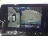 【アラウンドビューモニター】空から見下ろした映像がナビ画面にて確認可能です。駐車もラクラクですよ♪