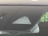 【i-ACTIVESENSE】走行中に前方の車両等を認識し、衝突しそうな時は警報とブレーキで衝突回避と被害軽減をアシスト。より安全にドライブをお楽しみいただけます。