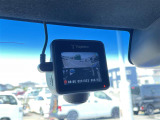 【ドライブレコーダー】映像・音声などの運転中の記録を残します。事故などを起こした起こされた時の証拠になりえますので、もしも時でも安心ですね。